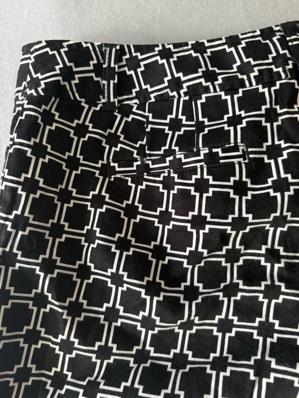 White House Black Market Chino Shorts Black White Design Cotton Spandex Size 10 - Picture 8 of 11